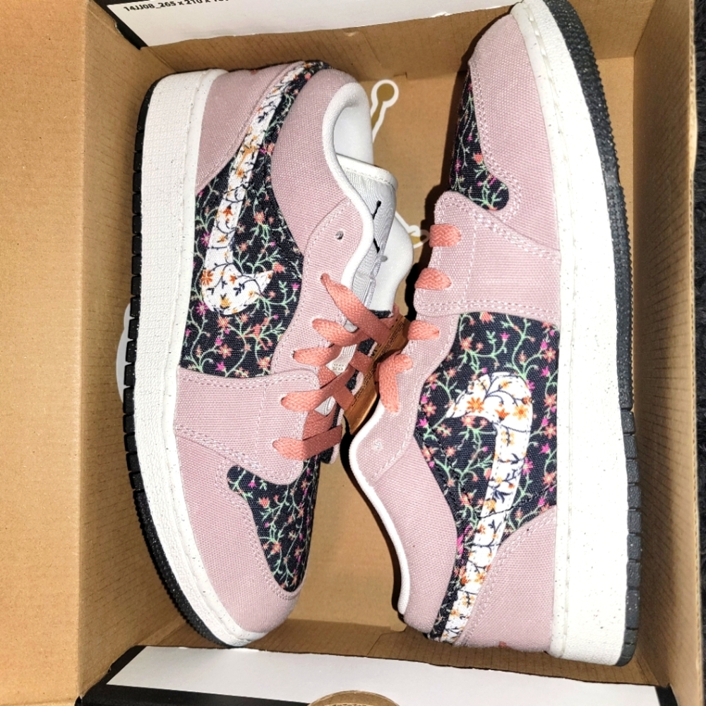 New Air Jordan 1 Low SE (GS)